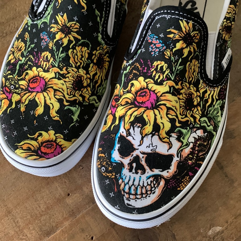 Flower & Skull Classic Slip-On Vans